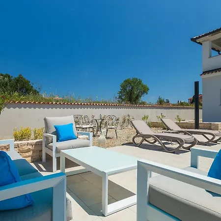 Dream House * Пула